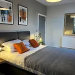 Spacious 2 Bedroom City Centre Apt