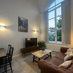 Spacious 2 Bedroom City Centre Apt