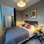 Spacious 2 Bedroom City Centre Apt