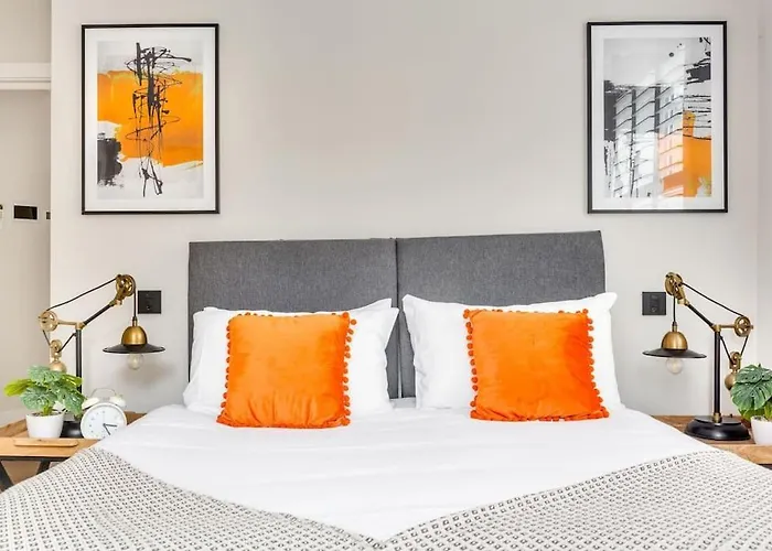 Spacious 2 Bedroom City Centre Apt