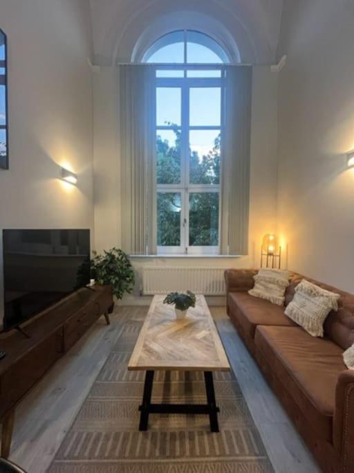 Spacious 2 Bedroom Centre Apartment