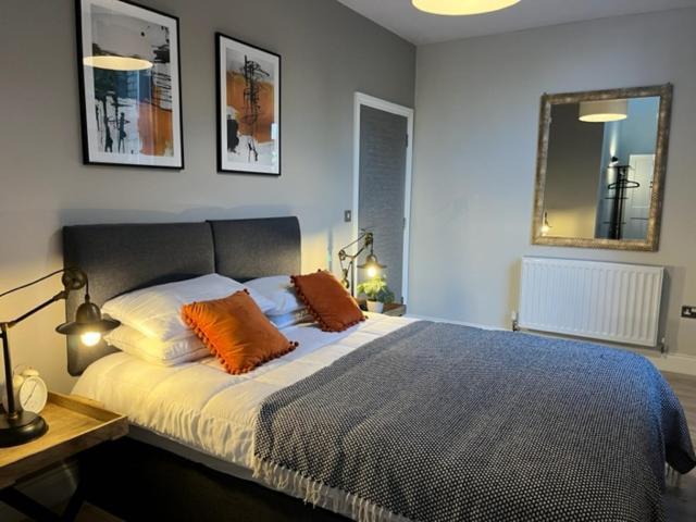 Spacious 2 Bedroom Centre * Staines-upon-Thames