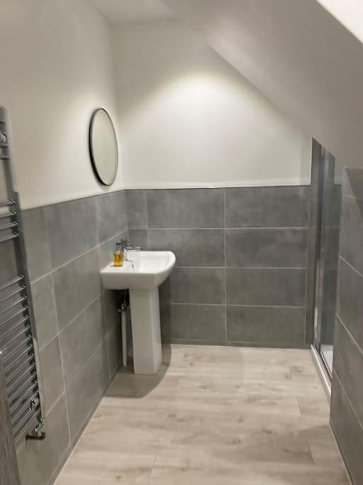 Apartment Spacious 2 Bedroom Centre *