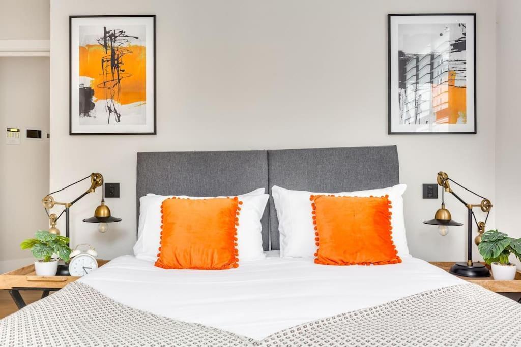 Spacious 2 Bedroom Centre *